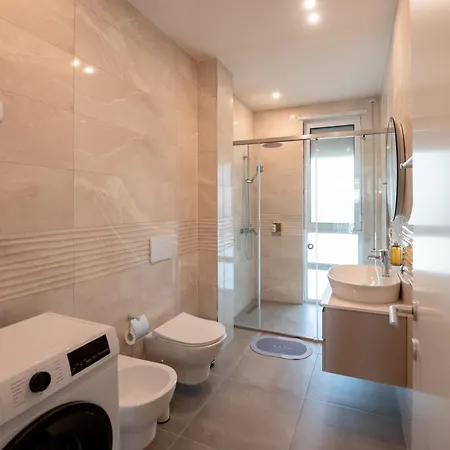 Gjiri I Lalzit - San Pietro - Savita Premium Apartman Draç